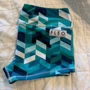 NWOT fleo Large shorts